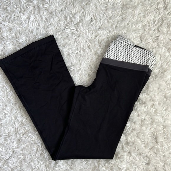 Victoria's Secret VSX Sport Supermodel Bootcut Pant S Short - Picture 2 of 5